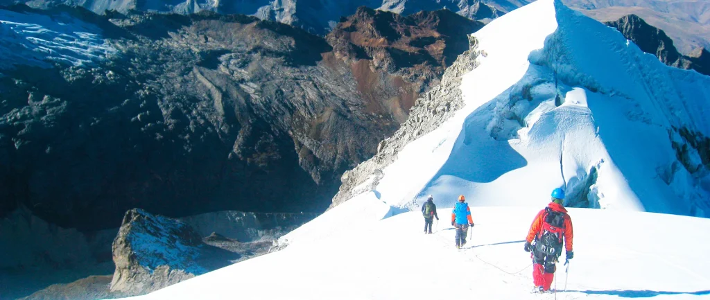 Panoramic view of the Vallunaraju peak and the snowy landscape during the expedition