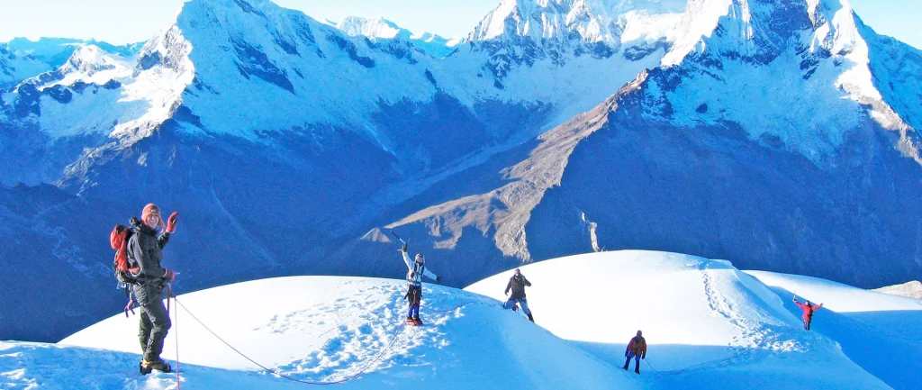 The high-altitude Refugio Peru (4765m) at the base camp of Nevado Pisco, the starting point for the 2-day climb.